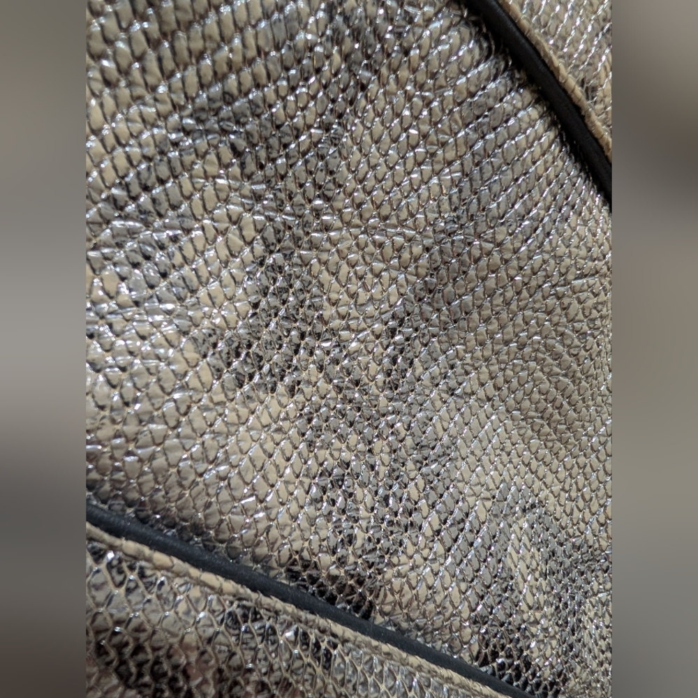 Bryna Nicole Metallic Snakeskin Embossed handbag Crossbody Clutch - Picture 3 of 14